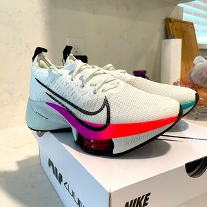 NWT Nike Air Zoom Tempo Next% Womens 6.5